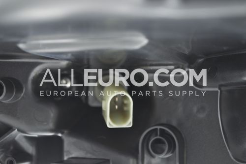 Hella Front Left Headlight Assembly 1648204959 263400851